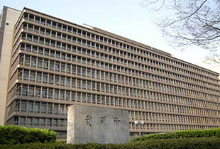 大阪地方裁判所 230m